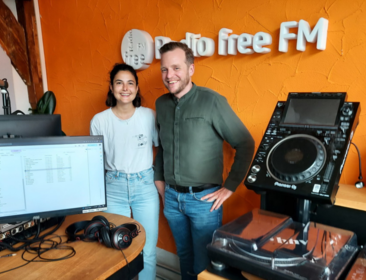 Marketingreferentin Valentina Michels und Geschäftsführer Bastian Goßner zu Gast bei Radio Free FM